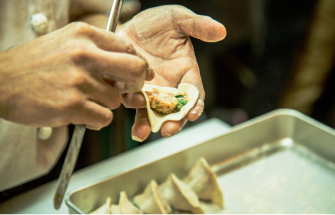 Wrapping the gyoza